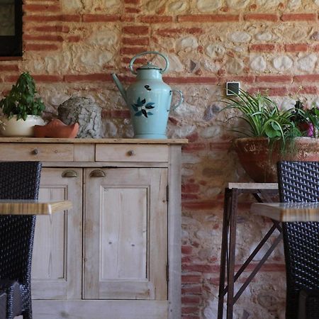 Logis Auberge Restaurant Du Vigneron Cucugnan Zewnętrze zdjęcie