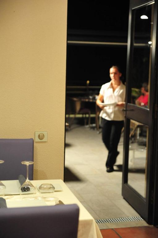 Logis Auberge Restaurant Du Vigneron Cucugnan Zewnętrze zdjęcie