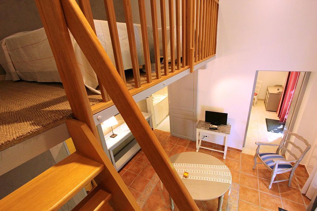 Logis Auberge Restaurant Du Vigneron Cucugnan Zewnętrze zdjęcie