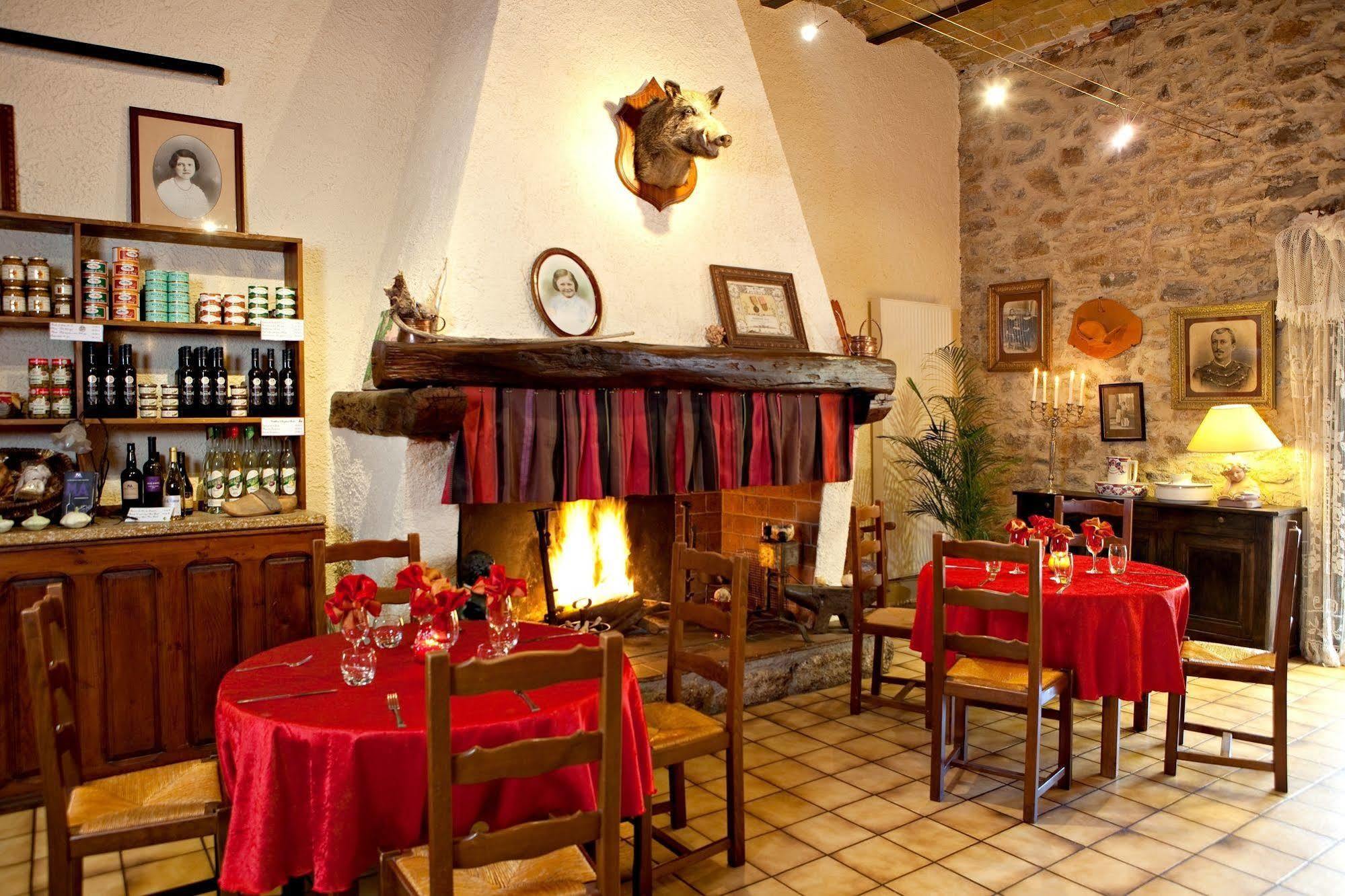 Logis Auberge Restaurant Du Vigneron Cucugnan Zewnętrze zdjęcie